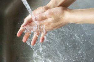 タッチレス水栓の様子